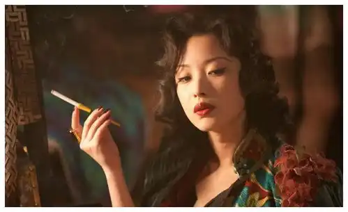 倪妮美貌又上热搜,戎装与红装都是她,谁不馋她的身子