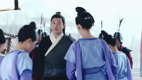 锦绣未央侍卫搜身未央家人,还好老夫人机智假装咳嗽,信息没搜到
