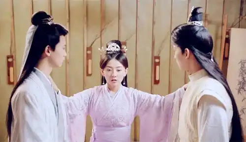 双世宠妃两个墨连城相处,时而甜蜜时而闹掰,曲小檀偷笑二人