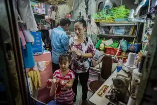 越南蜗居住在2平方米的房子里是什么体验
