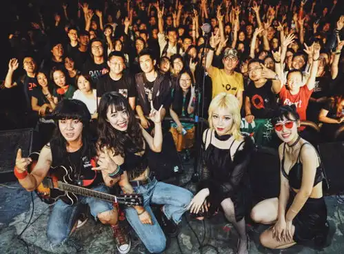 2016中国汽车露营音乐节大漠开吼
