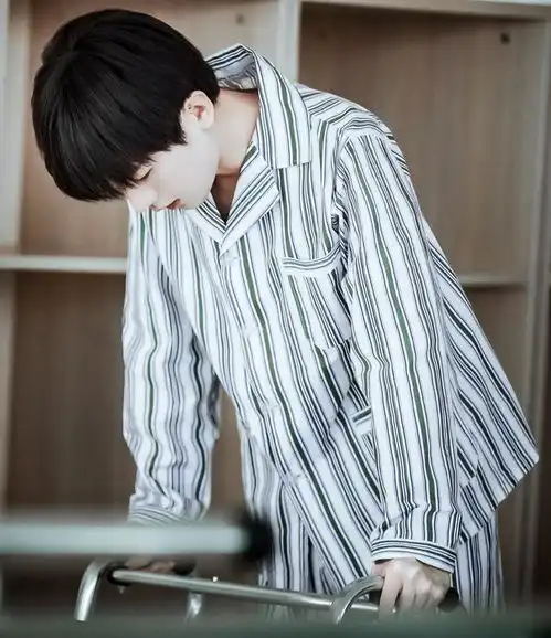 成毅新剧人设太惨,官方公布虐心剧照,网友却称有戏