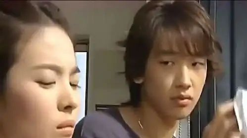 浪漫满屋李英宰让韩智恩闭上眼睛
