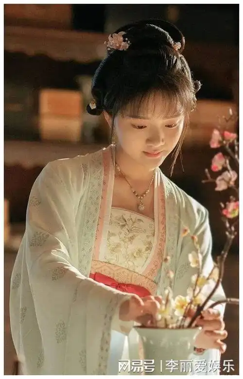 这些女主被观众吐槽了,有说是像母子的,赵露思鞠婧祎宋茜