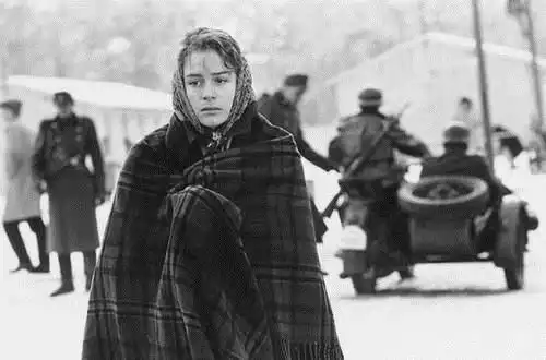 二战后的欧洲有多惨百万战争孤儿流浪,还有大量无人可嫁的女人