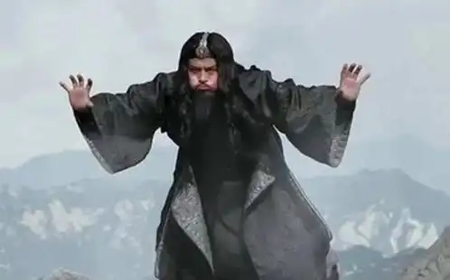 射雕英雄传里,欧阳锋武功盖世,也难挡白驼山庄的没落