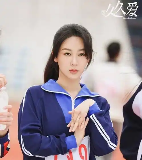 同样演鲁莽少女,31岁杨紫与25岁关晓彤对比,差异很明显
