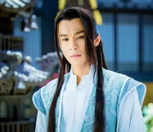 杨紫整容不攻而破,家有儿女加古剑太辣眼