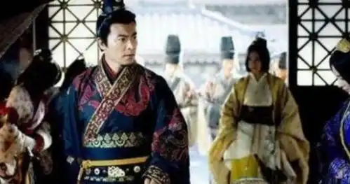 皇帝生病大臣抢着去看望,他跑得太快崴了脚,岂料却捡回一条命
