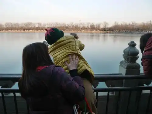 摄影老铁们今年不能上十七孔桥进入南湖岛拍摄金光穿洞
