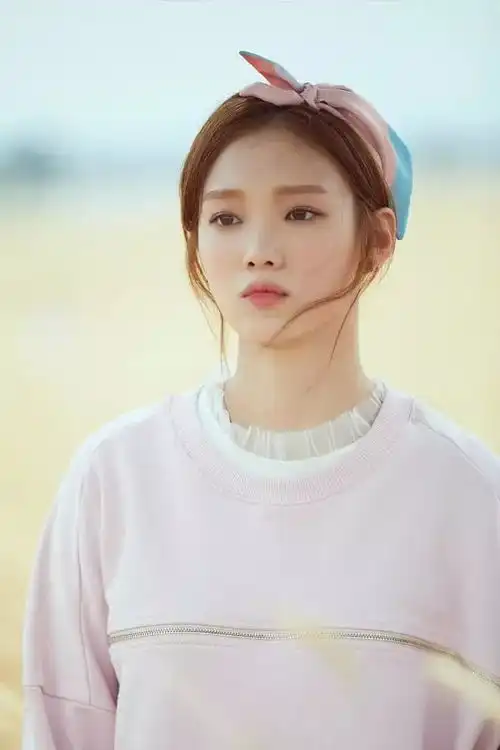 她是韩国公认的画报女神,有自己独特的拍照技巧