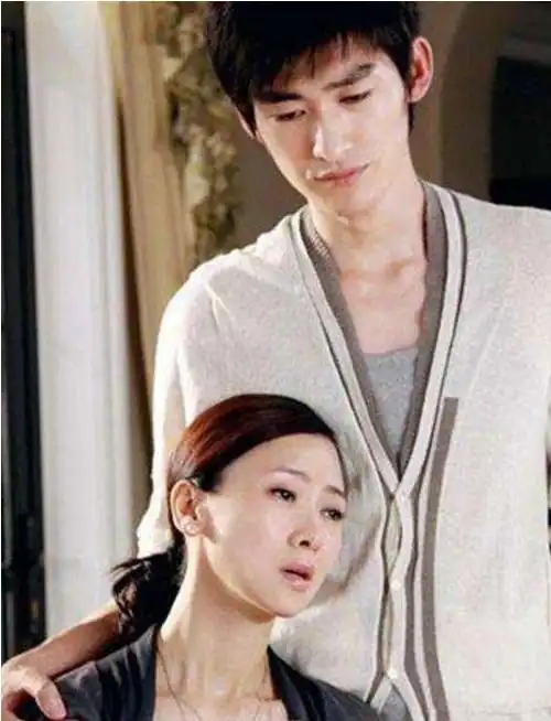 37岁杨蓉和44岁周迅都在扮少女,扒扒中年女演员的现状和出路
