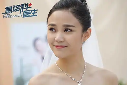 28岁搭档张嘉译,红了,原来她的妈妈就是我们都熟悉的女演员