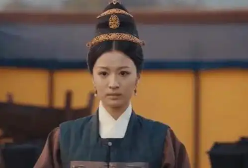 尚食苏月华作为小宫女,屡次挑战权威,始终安然无恙,当真幸运