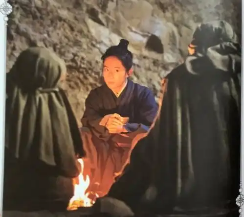 花木兰新剧照刘亦菲骑马挥枪英姿潇洒帅气
