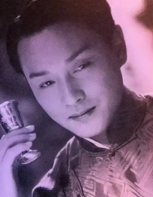 不是贵妃醉酒,而是霸王别姬,张国荣经典,人若有情从一而终
