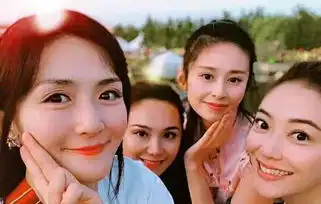 38岁谢娜再次怀孕肚子明显凸起孕味十足网友是想拼个儿子吗
