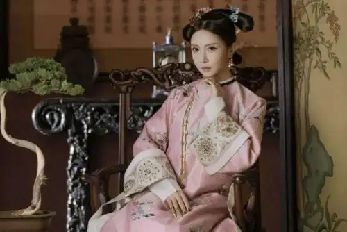 婉容是怎么死的真的死前浑身恶臭
