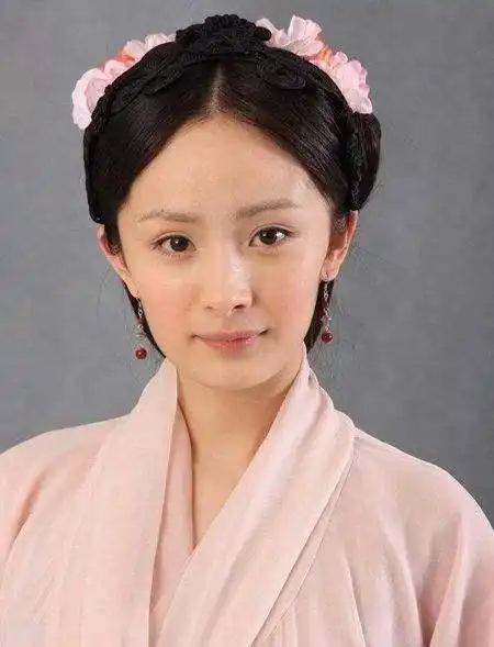 8年前她演小姐,阚清子演丫鬟,如今阚清子演主角她却成了配角
