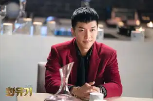 花游记李升基穿金色睡袍,打扮贵气
