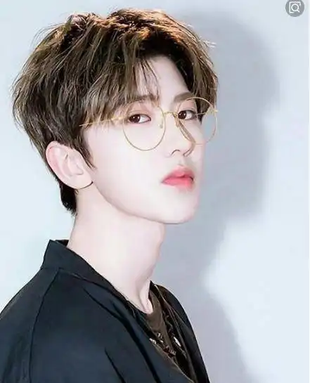 巴啦啦小魔仙蔡徐坤本色出演,看到剧照粉丝炸锅差别太大
