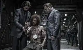 雪国列车曝群戏剧照斯文顿头顶皮鞋被绑架5019216
