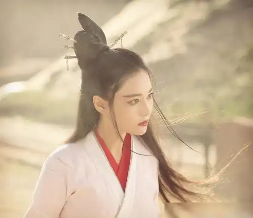 幸福,触手可及中张馨予的面部状态比热巴好太多了