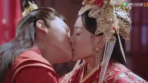 双世宠妃1吻戏合集
