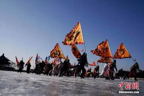 北京颐和园昆明湖冰场上演清代皇家冰嬉