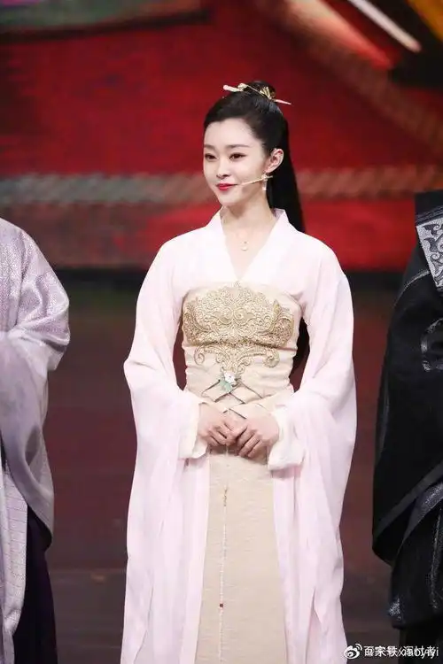 赘婿发布新版海报喜迎七夕,郭麒麟宋轶大婚剧照惊艳众人
