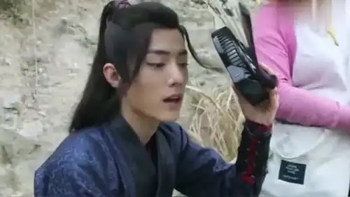 陈情令肖战片场自嗨自唱,满脸调皮,不愧是剧组宝藏男孩
