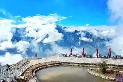 旅拍在群山之中流云之下,说爱你