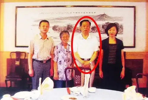 解放军中将在南京突然去世,官方回应死因,照片流出,知情者发声
