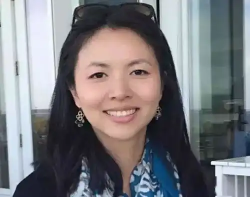 哈佛女孩刘亦婷誓言报效祖国,却加入美国国籍,嫁给老外