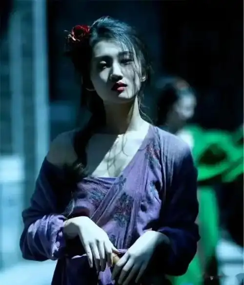 曝河南一学校带800多名学生徒步7公里,自费观看满江红被骂