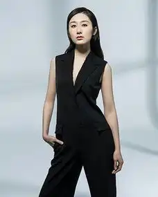 蒋方婷亲爱的设计师曝剧照玩转前卫时尚风
