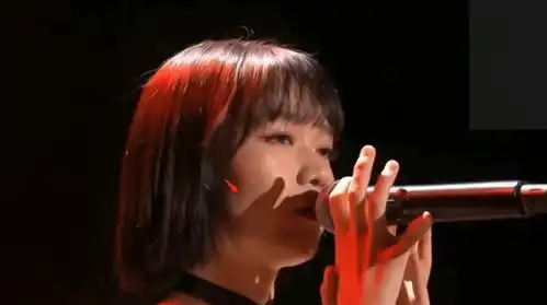 99晚会无滤镜生图景甜嘴歪秦岚发福,段奥娟脸颊痘印显粗糙
