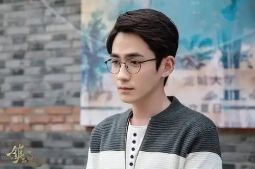 朱一龙上学时没人追,看到大学时的照片,网友换我也不追