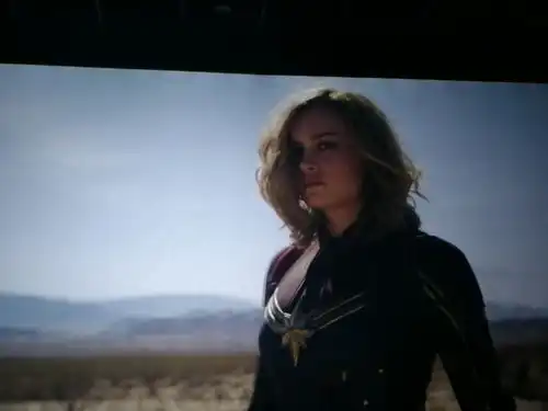 惊奇队长彩蛋介绍和复联三结尾,还有复联四的内容有直接关系
