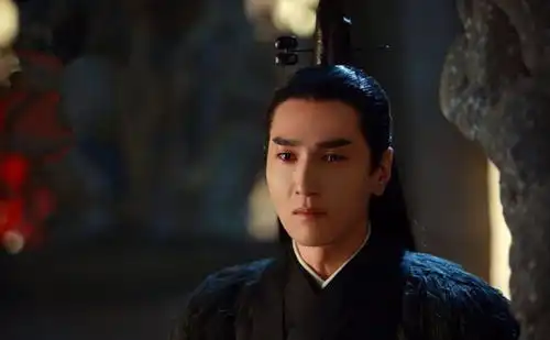 三生三世夜华把素锦当成长辈,为何却不嫌弃白浅年纪大
