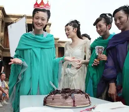 扒扒郑爽整容是好是坏看完后庆幸好在最终跑去整容
