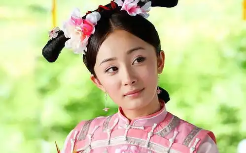 33岁杨幂被打回原形肤色蜡黄皮肤松弛,小v脸又变国字脸
