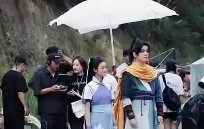 新版仙剑开机,女主是杨幂力捧新人,看清男主,这谁追得起