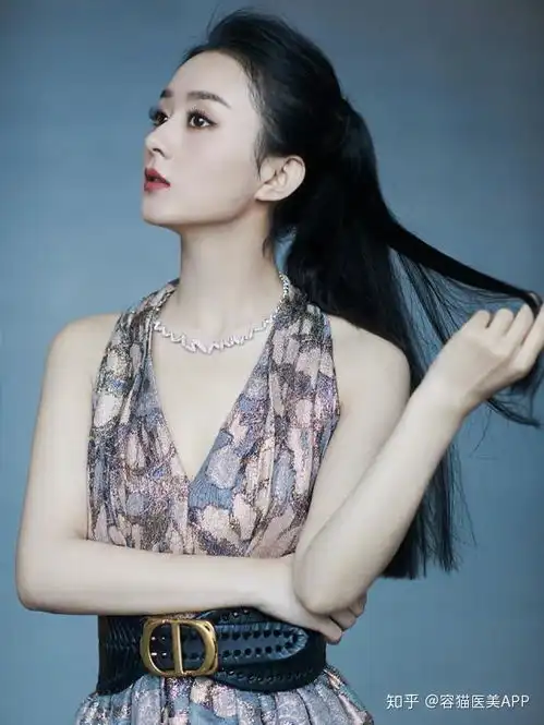赵丽颖复出后风格大变,圆脸土妞逆袭成功,全是因为脸部变化
