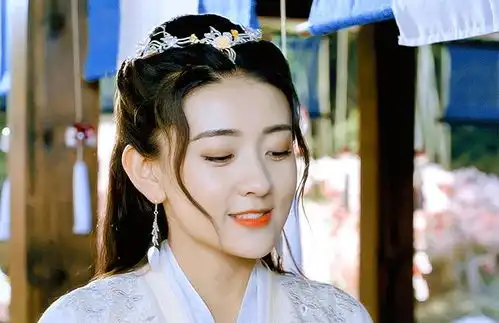 继双世宠妃后,25岁梁洁再次官宣新剧,男主是悲伤中的他