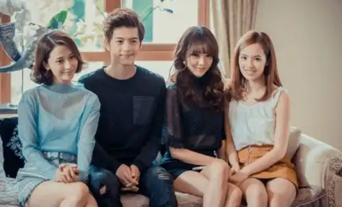 同是网红出身,张予曦签约欢瑞受重捧,而她演了26部戏都没火