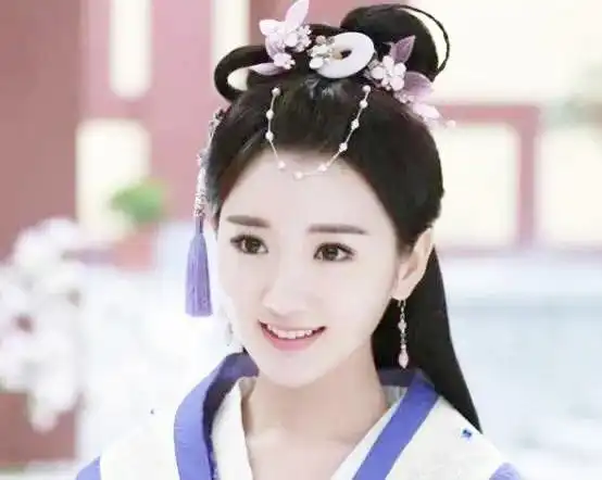 毛晓彤新剧三十而已剧照流出,被批再次美瞳,她这样解释
