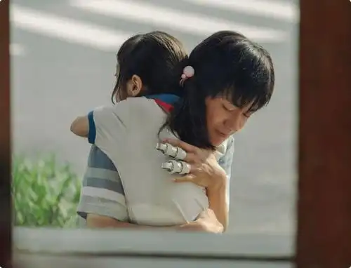 票房逆跌上热搜又一部华语片大爆,易烊千玺不愧是票房锦鲤
