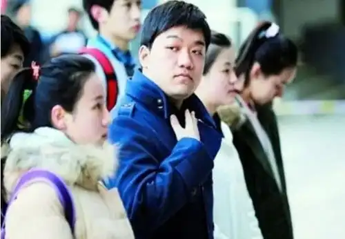 为什么孩子小时漂亮长大丑这些因素,家长早发现早纠正孩子
