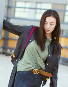 倪妮香港街头被偶遇,围观群众不知道她是明星,太漂亮了想合照
